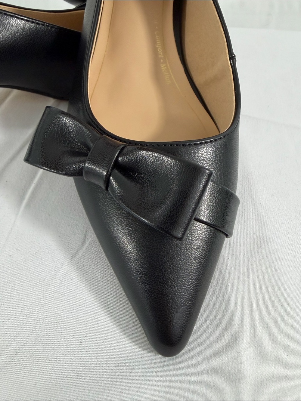 Journee Collection Black Pointed Toe Slingback Heels with Bow - Picture 5 of 7